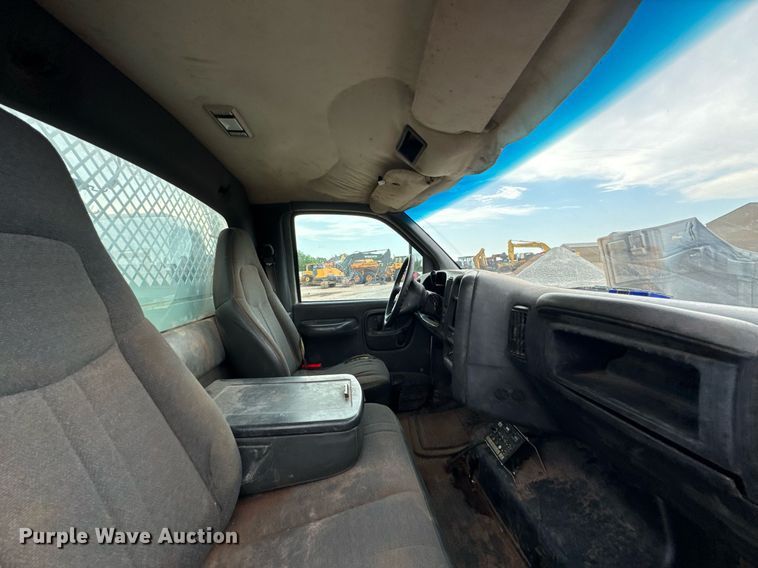 image for item DU9183 2008 GMC C5500 utility / service truck