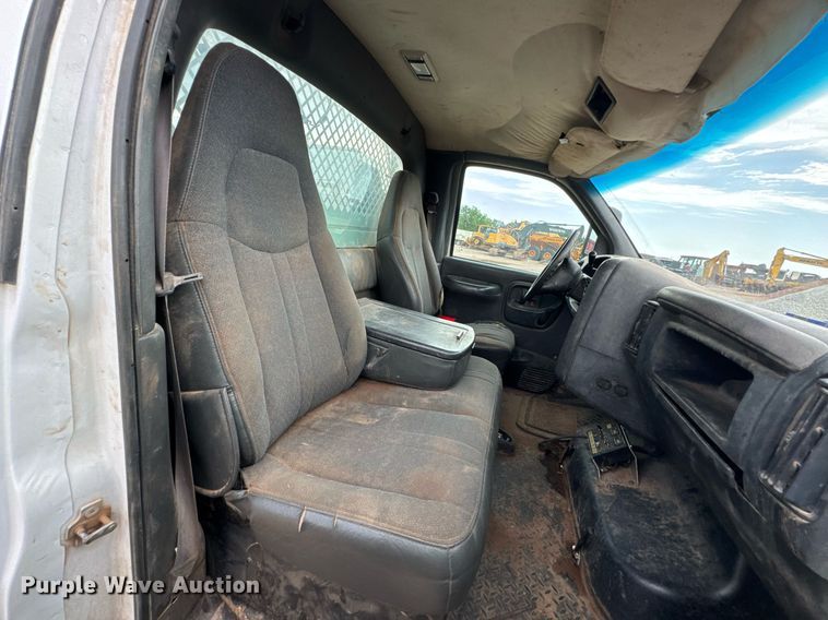 image for item DU9183 2008 GMC C5500 utility / service truck