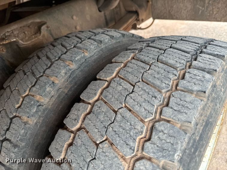 image for item DU9183 2008 GMC C5500 utility / service truck