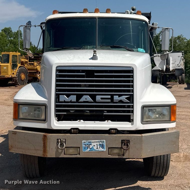 image for item DU9741 1992 Mack CH613 dump truck