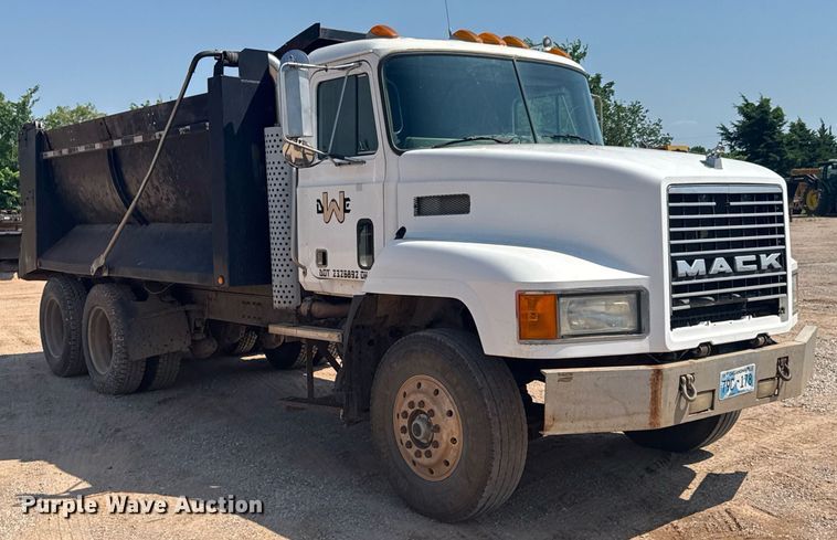 image for item DU9741 1992 Mack CH613 dump truck