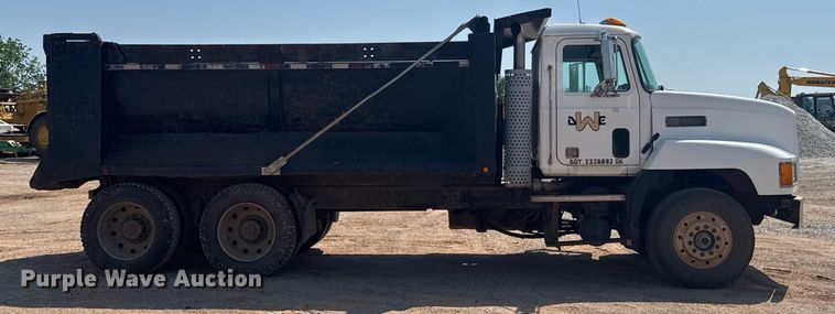 image for item DU9741 1992 Mack CH613 dump truck