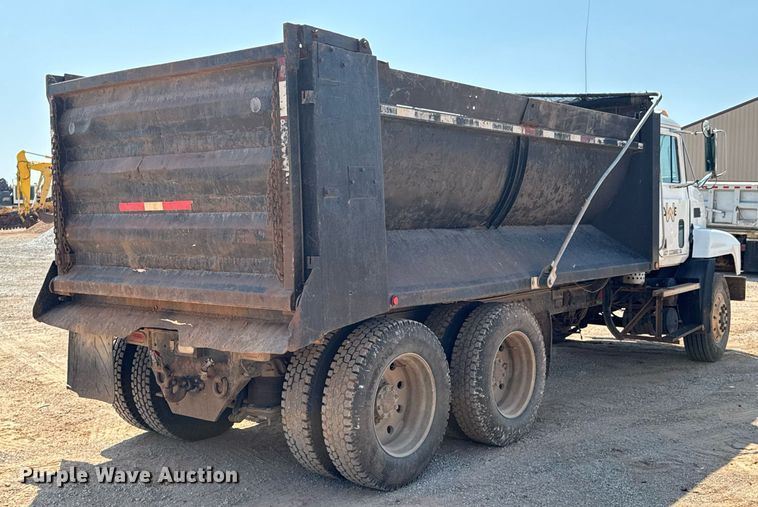 image for item DU9741 1992 Mack CH613 dump truck