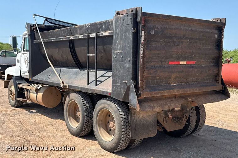 image for item DU9741 1992 Mack CH613 dump truck