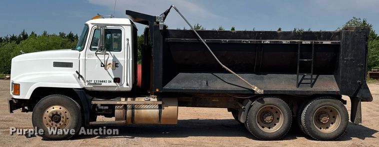 image for item DU9741 1992 Mack CH613 dump truck