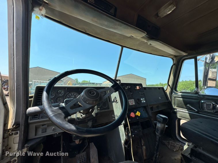 image for item DU9741 1992 Mack CH613 dump truck