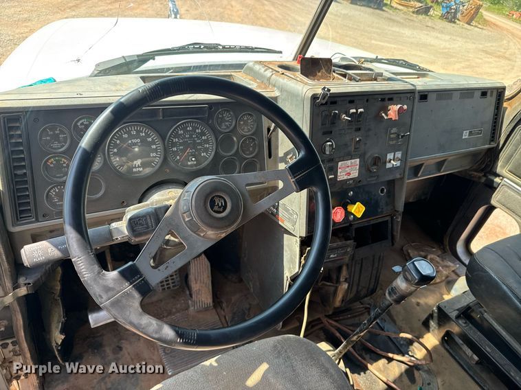 image for item DU9741 1992 Mack CH613 dump truck