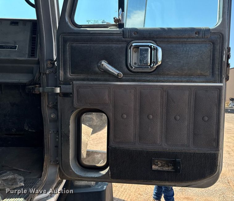 image for item DU9741 1992 Mack CH613 dump truck