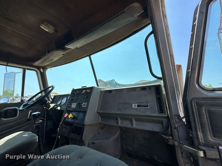 image for item DU9741 1992 Mack CH613 dump truck