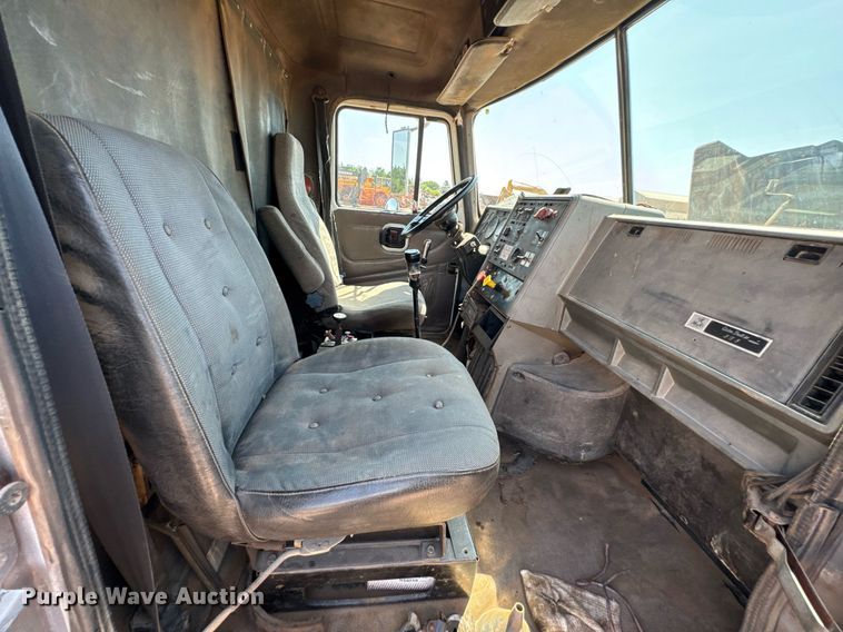 image for item DU9741 1992 Mack CH613 dump truck