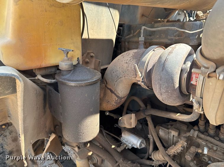 image for item DU9741 1992 Mack CH613 dump truck