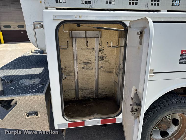 image for item DV2619 2011 Dodge Ram 5500HD crew cab bucket truck