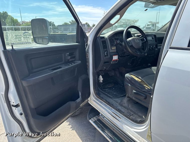 image for item DV2619 2011 Dodge Ram 5500HD crew cab bucket truck