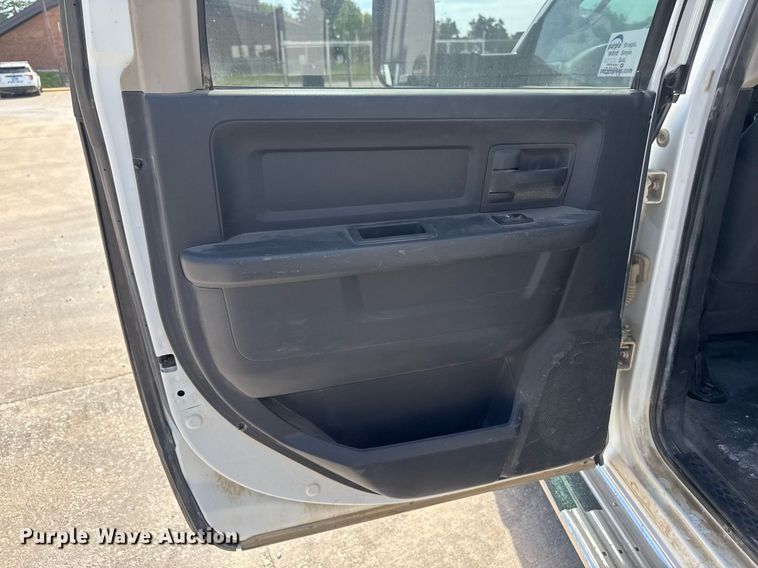 image for item DV2619 2011 Dodge Ram 5500HD crew cab bucket truck