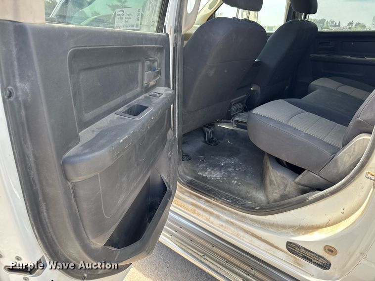 image for item DV2619 2011 Dodge Ram 5500HD crew cab bucket truck