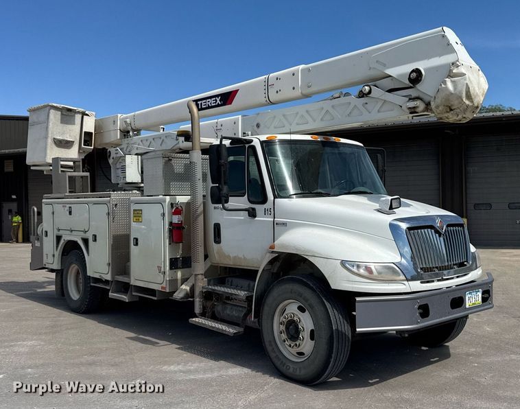 image for item DV2620 2014 International 4400 bucket truck