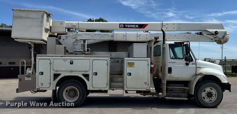 image for item DV2620 2014 International 4400 bucket truck