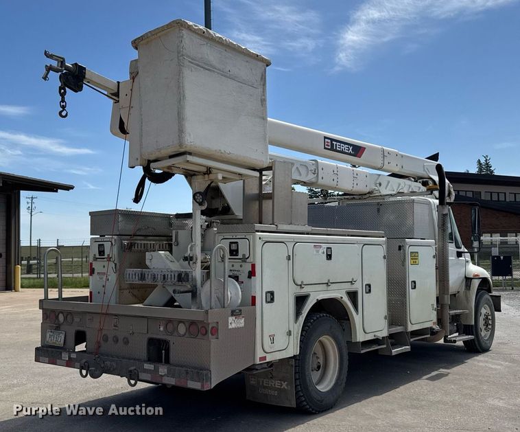 image for item DV2620 2014 International 4400 bucket truck