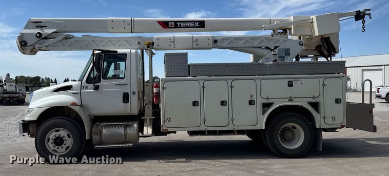 image for item DV2620 2014 International 4400 bucket truck