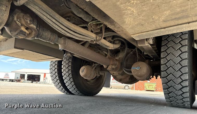 image for item DV2620 2014 International 4400 bucket truck