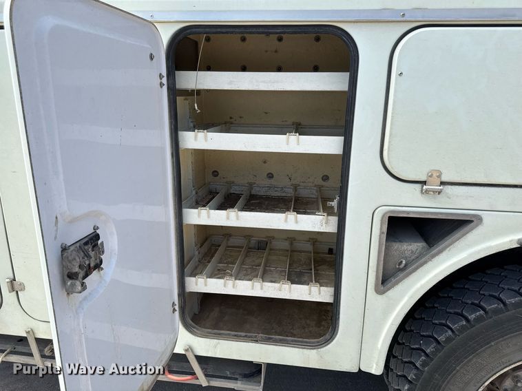 image for item DV2620 2014 International 4400 bucket truck