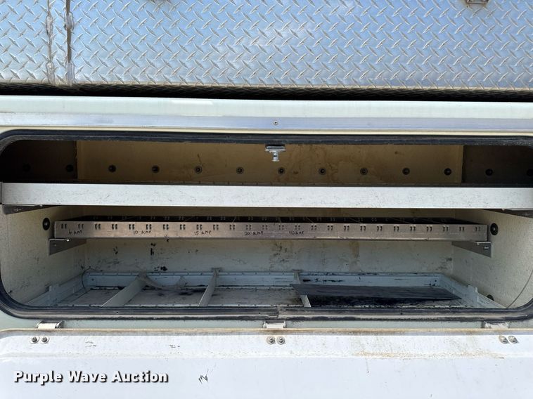 image for item DV2620 2014 International 4400 bucket truck