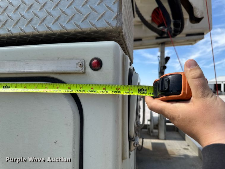 image for item DV2620 2014 International 4400 bucket truck