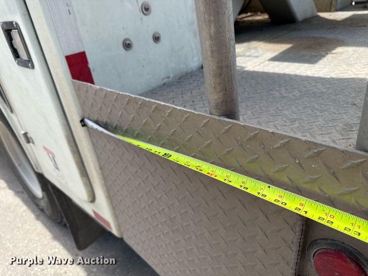 image for item DV2620 2014 International 4400 bucket truck