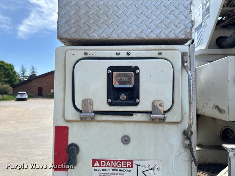 image for item DV2620 2014 International 4400 bucket truck