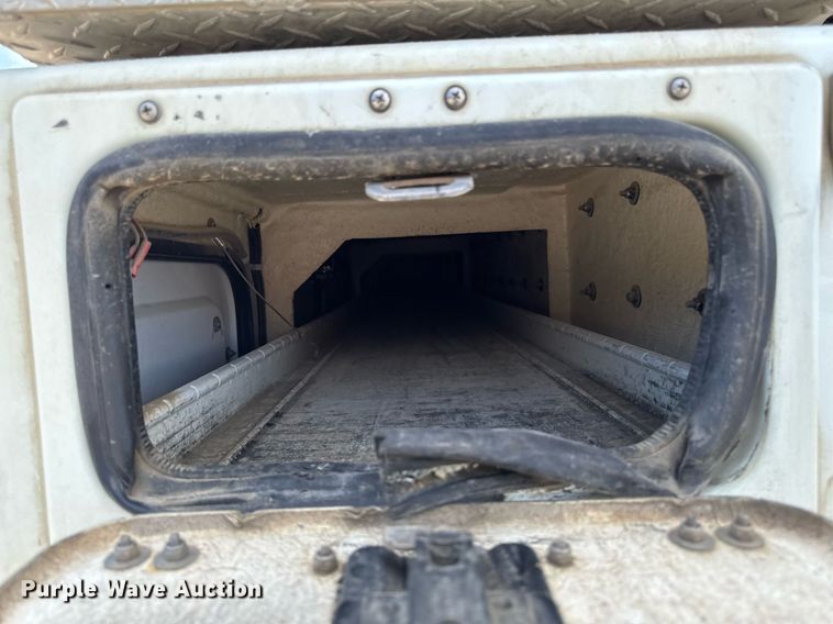 image for item DV2620 2014 International 4400 bucket truck