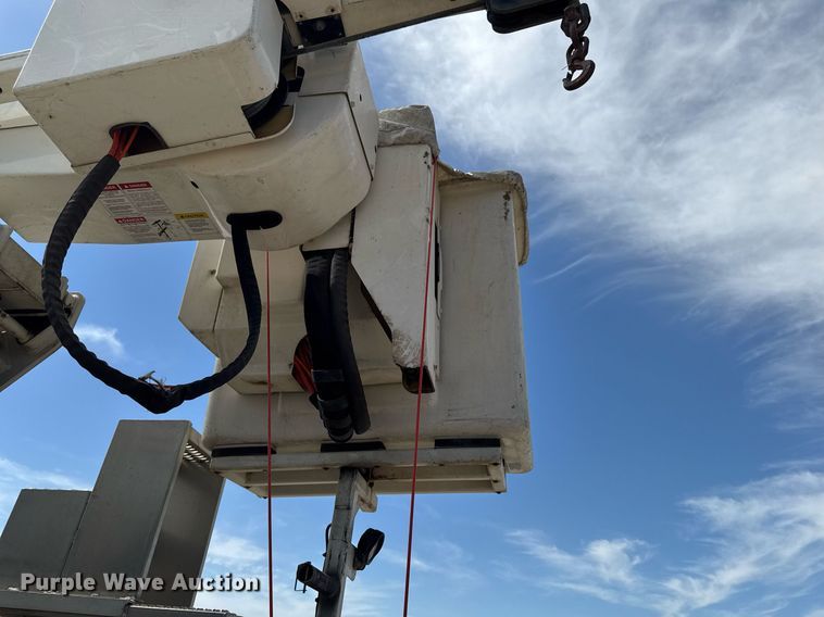 image for item DV2620 2014 International 4400 bucket truck