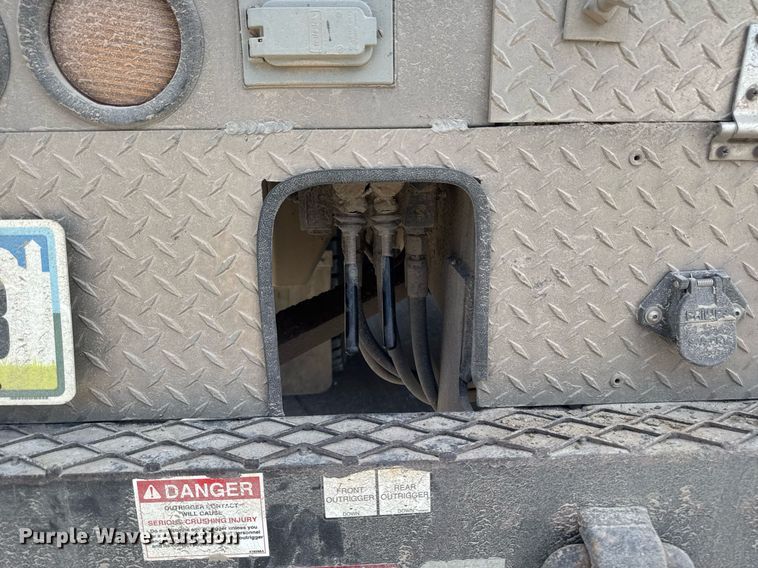 image for item DV2620 2014 International 4400 bucket truck