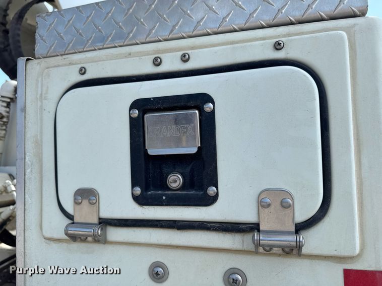 image for item DV2620 2014 International 4400 bucket truck