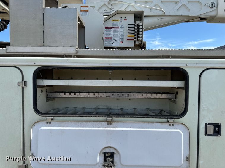 image for item DV2620 2014 International 4400 bucket truck