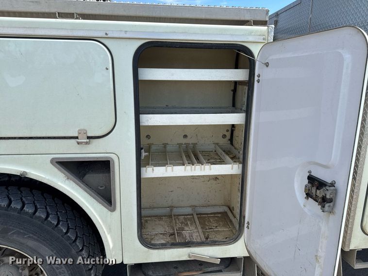 image for item DV2620 2014 International 4400 bucket truck