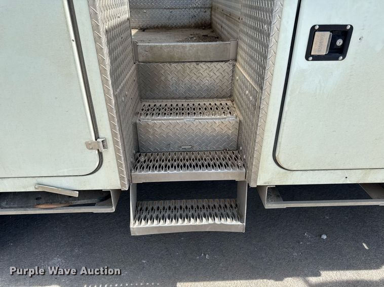 image for item DV2620 2014 International 4400 bucket truck