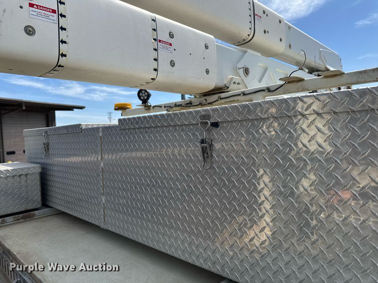 image for item DV2620 2014 International 4400 bucket truck