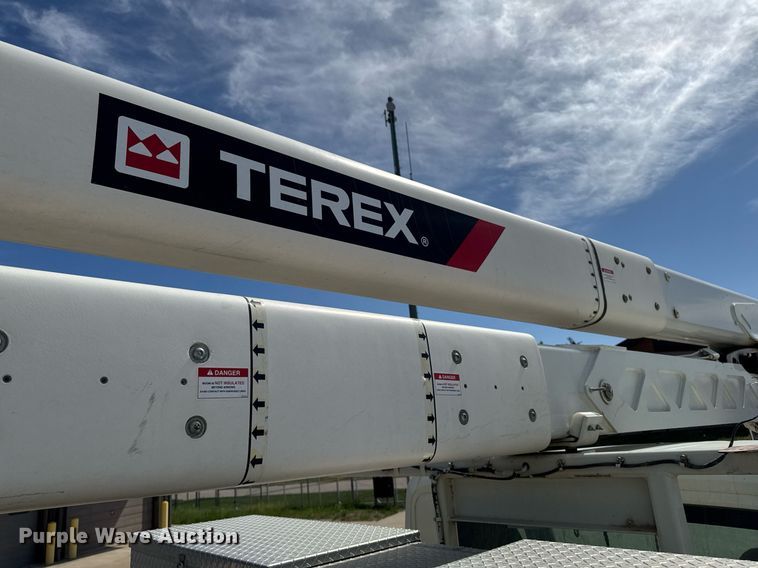 image for item DV2620 2014 International 4400 bucket truck