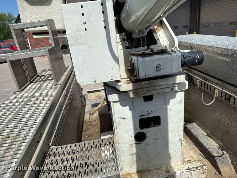 image for item DV2620 2014 International 4400 bucket truck