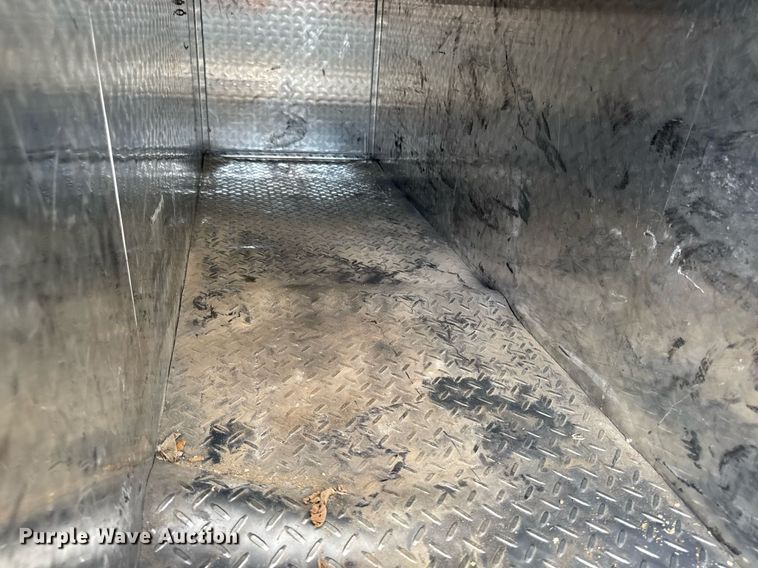 image for item DV2620 2014 International 4400 bucket truck