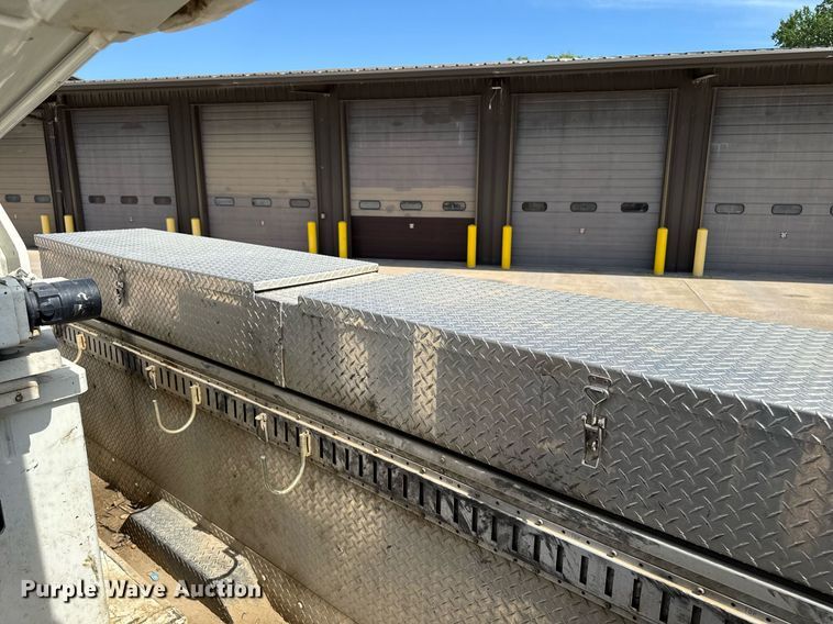 image for item DV2620 2014 International 4400 bucket truck