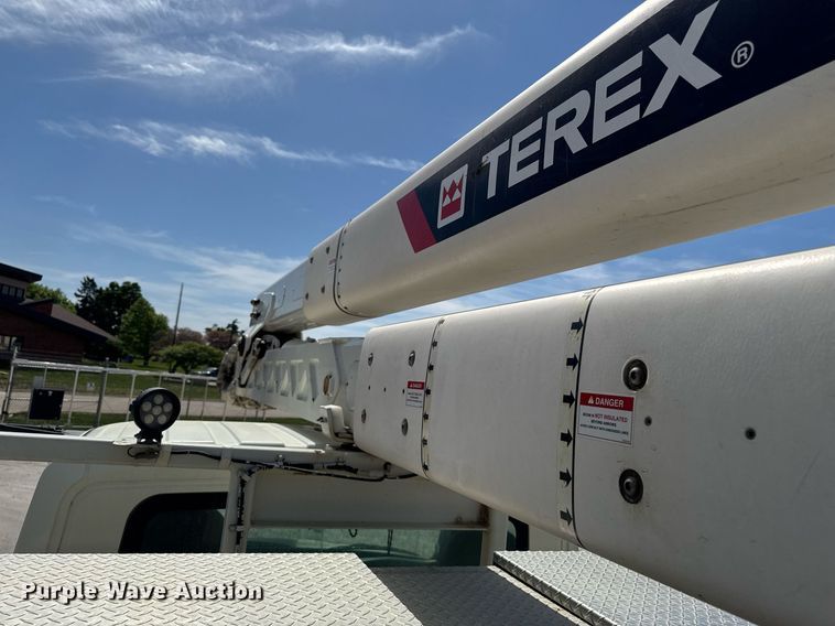 image for item DV2620 2014 International 4400 bucket truck