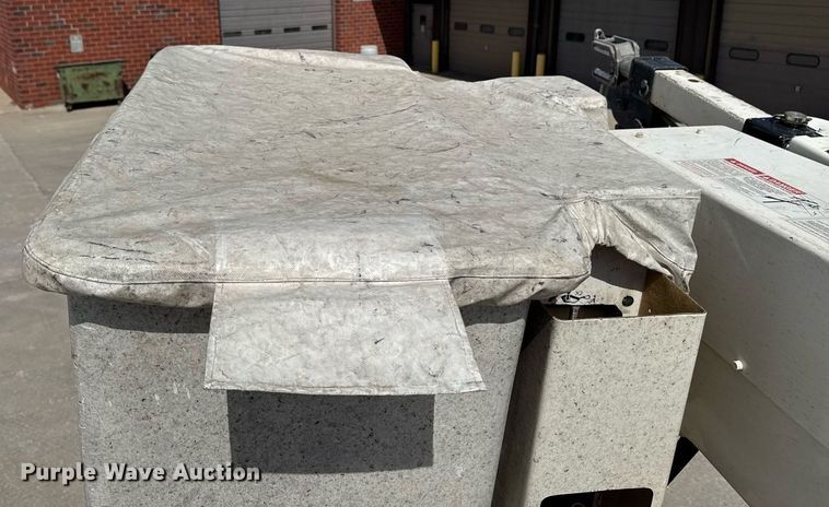 image for item DV2620 2014 International 4400 bucket truck