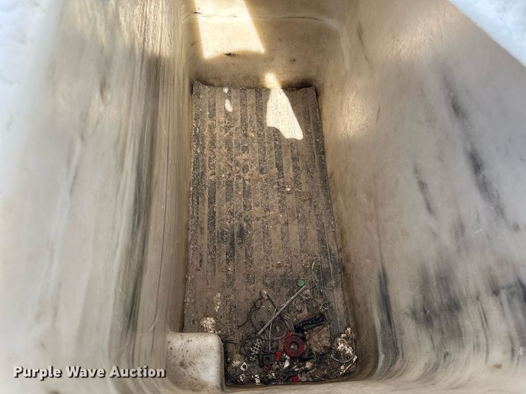 image for item DV2620 2014 International 4400 bucket truck