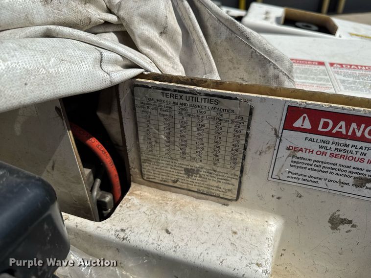 image for item DV2620 2014 International 4400 bucket truck