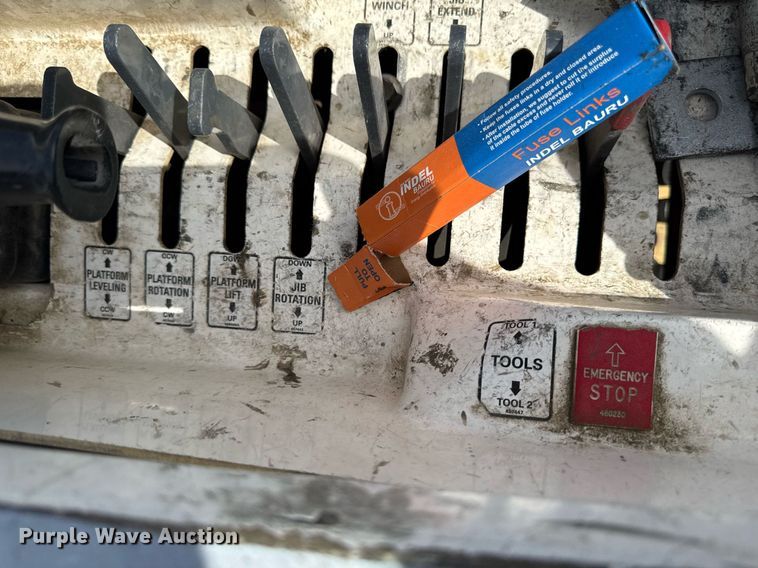 image for item DV2620 2014 International 4400 bucket truck