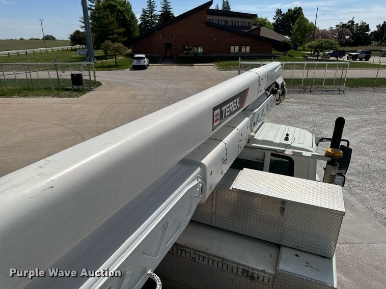 image for item DV2620 2014 International 4400 bucket truck