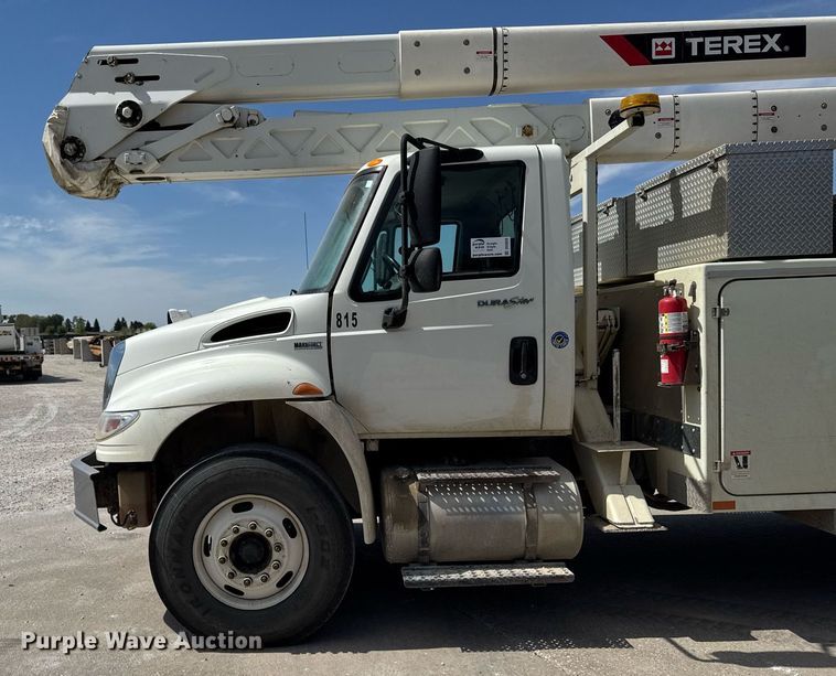 image for item DV2620 2014 International 4400 bucket truck