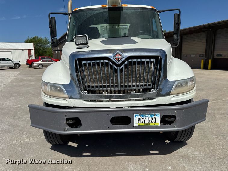 image for item DV2620 2014 International 4400 bucket truck