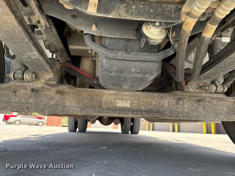 image for item DV2620 2014 International 4400 bucket truck